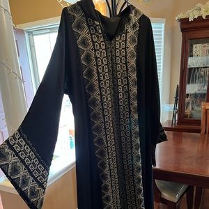 Black embroidered abaya/thob with hood